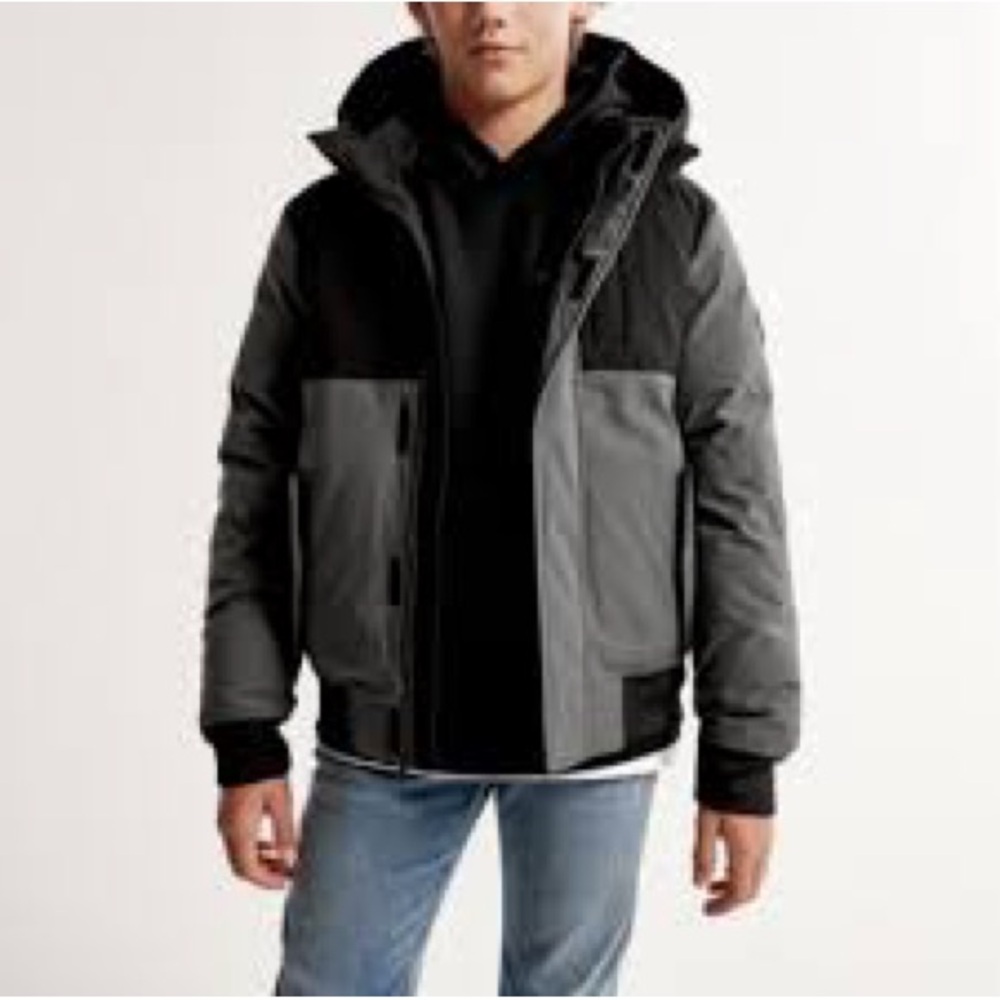 Abercrombie & Fitch Kids Black and Gray Puffer Jacket Size 11/12